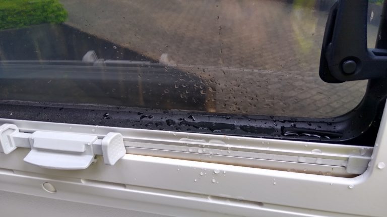 Heckfenster am Clever Camper undicht undichtes Fenster am Clever